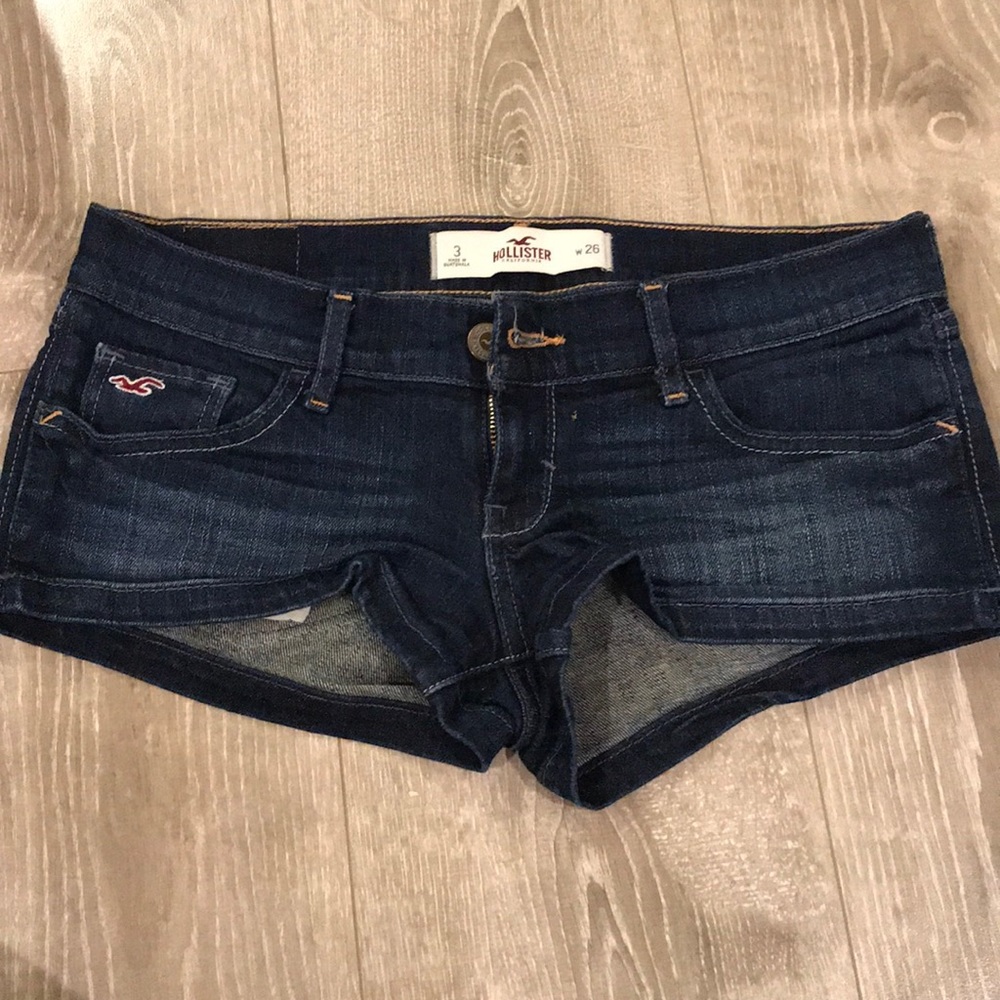 Hollister jean shorts size 26